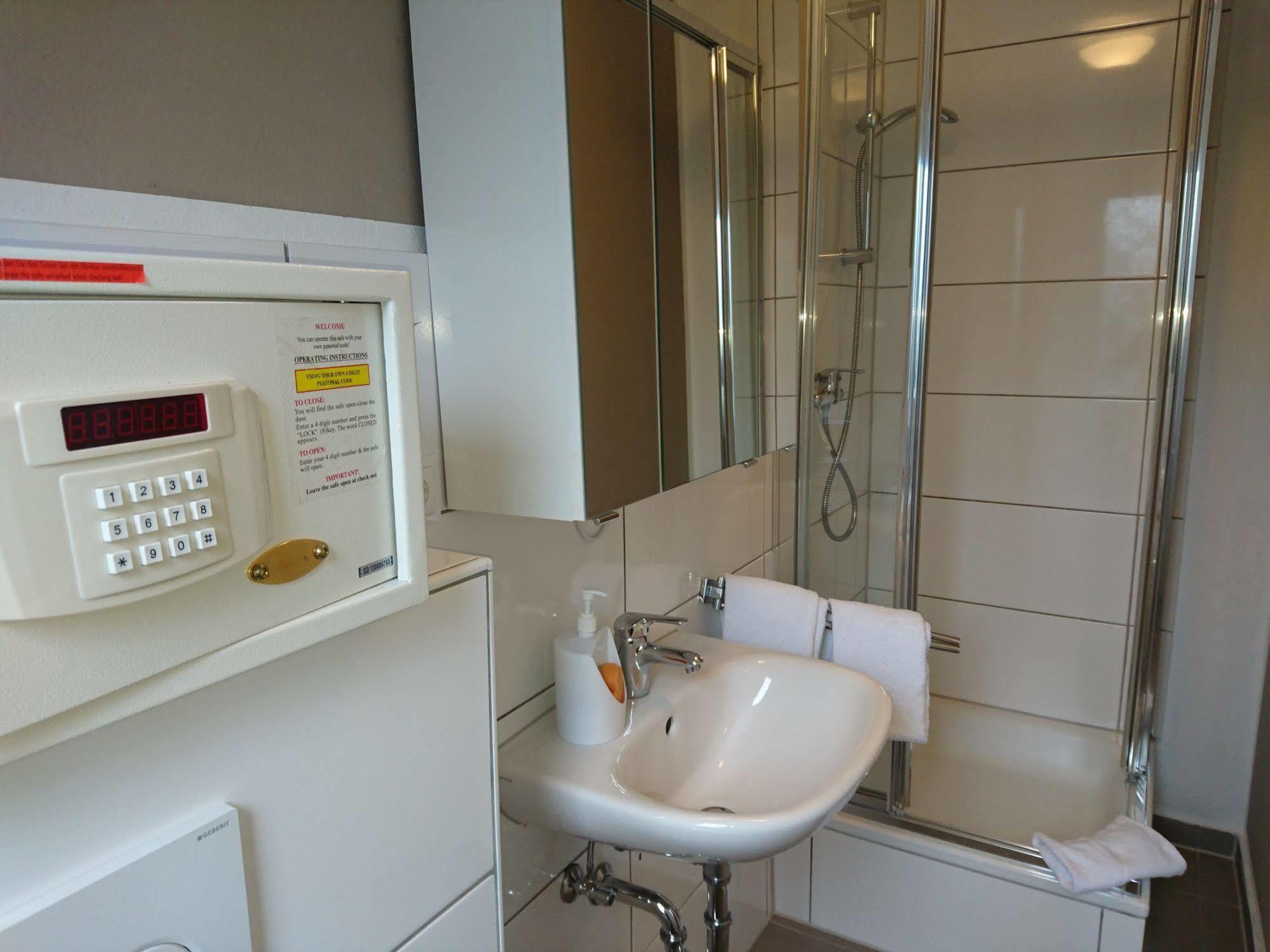 Budapester Hof Gaestehaus Hamburg Ngoại thất bức ảnh